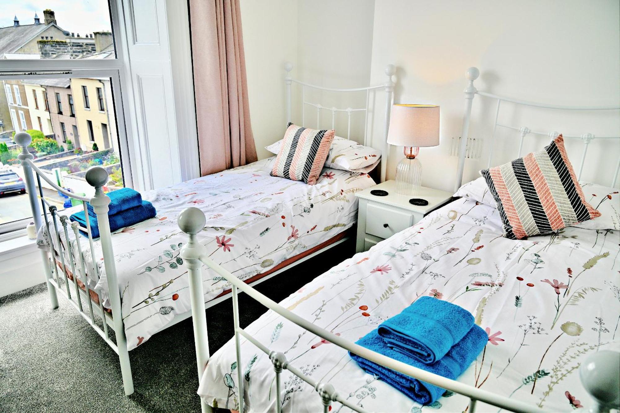 Porthmadog, Sleeps 11, 5 Bedrooms, 5 Bathrooms, Mountain Views Kültér fotó