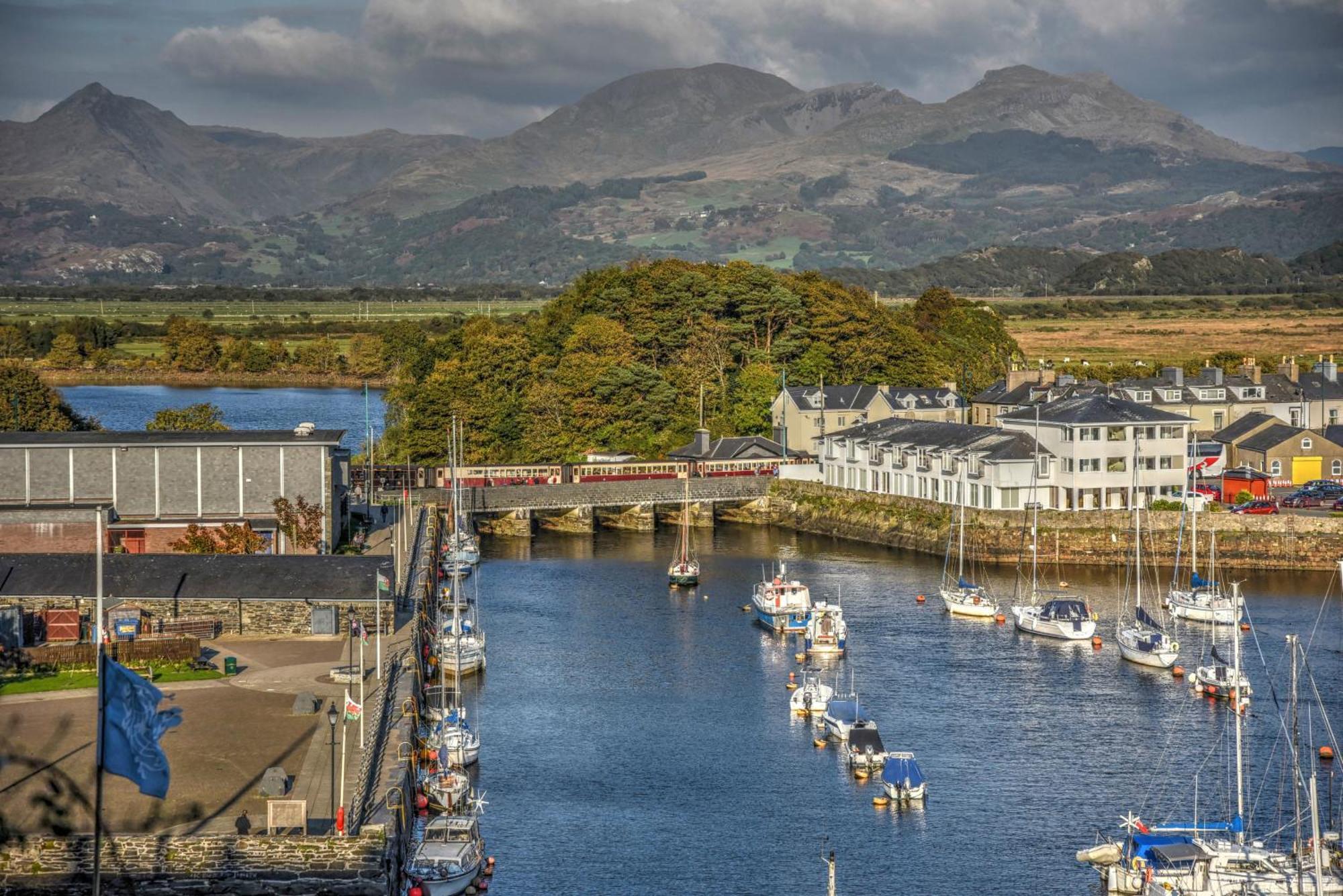 Porthmadog, Sleeps 11, 5 Bedrooms, 5 Bathrooms, Mountain Views Kültér fotó